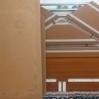 تخت خواب و ایینه
