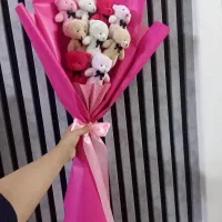 دسته گل عروسکی آماده ارسال فوری (زیر قیمت)