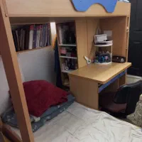 تخت خواب دو طبقه و میز تحریر
