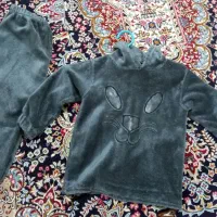 یک دست هودی و شلوار مخمل