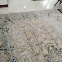 یک تخته فرش ۹ متری و یه تخته۴ متری و کناره یک در ۴