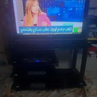 تلوزیون و میز آن