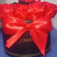 باکس گل هدیه قرمز مشکی