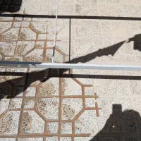 یک عدد تخت آهنی با چوب