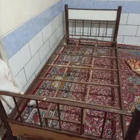 تخت یک نفره آهنی محکم و سالم