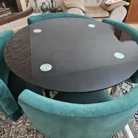 میز ناهار خوری 4 نفره. کاملا سالم. در حد نو