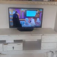 تلویزیون ال ای دی ۳۲ و میز تلویزیون|تلویزیون و پروژکتور|کاشان, میدان کهنه|دیوار