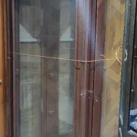 ویترین چوبی ، ویترین فلزی