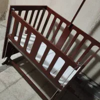 تخت کنار مادر