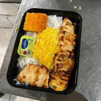 کارگر ظرفشور با جای خواب