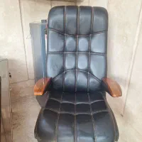 1عدد صندلی اداری و مبلمان