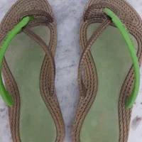 دمپایی برای نیازمند