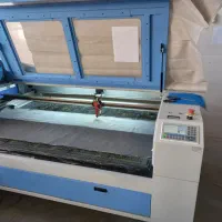 اپراتور دستگاه برش لیزر غیر فلزات