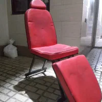 درب اتاق و صندلی اصلاح