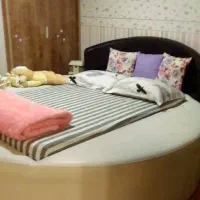 تخت دایره ای محفظه دار