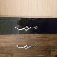 دراور کنار تخت