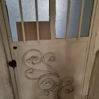 سالن حدودا صد متر