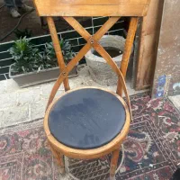 صندلی لهستانی همراه با میز