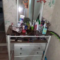 آینه و دراور و میز آرایش