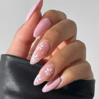 آموزش کاشت ناخن