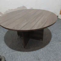 دو عدد درب چوبی و میز گرد چوبی