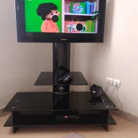 میز تلویزیون و تلویزیون