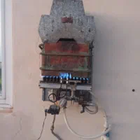 آب گرم کن بوتان قدیمی گازی