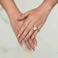 کاشت،ترمیم،مانیکور،استحکام سازی و حجم سازی ناخن