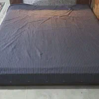تخت به همراه تشک و رو تختی