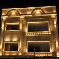 مغازه بر خیابان اصلی