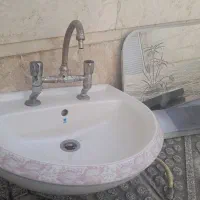 روشویی کاملا سالم وتمیز همراه ایینه