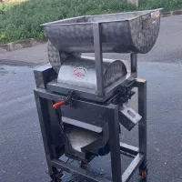 دستگاه آب گوجه گیری