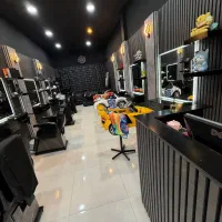 به تعدادی آرایشگر ماهر نیازمندیم