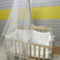 تخت نوزاد کنار مادر گهواره ای|تخت و صندلی بچه|اردبیل, |دیوار