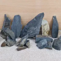 تعدادی صخره و سنگ اکواریوم جهت دیزاین بسیار زیبا