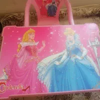 میز تحریر کودک و میز نشسته