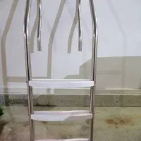 پله استخر نردبان استخری کف استیل و کفه پلاستیک