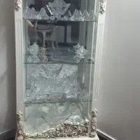 ویترین سفید بسیار شیک بفروش میرسد