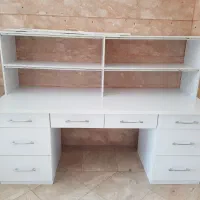 میز کار و دکور