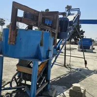کارگر برای کارگاه بلوک زنی تمام اتومات