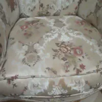 یک مبل سلطنتی شیک همراه عسلی زیبا|مبلمان خانگی و میز عسلی|اسلامشهر, شهرک طالقانی|دیوار