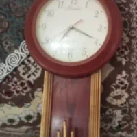 ساعت دیواری سالم درحال کارکردن