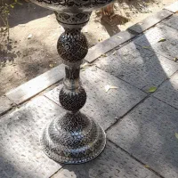 سنگاب قلمزنی بزرگ یک متری کنار سالنی مینیاتور