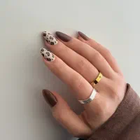 نیازمند دستیار ناخن