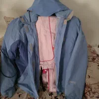یک کاپشن ویک شلوار اسکی دخترانه