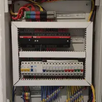 برقکار،برق،برقکش ،سیم کش،برق کش