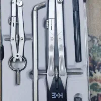 پرگار خط کش تی و کتاب مهندسی عمران