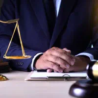 وکیل پایه یک دادگستری