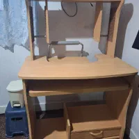 میز کامپیوتر  سالم