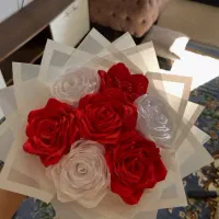 تولیدی انواع گل رز مصنوعی روبانی تکی و عمده گیسو|گل مصنوعی|شیراز, کوشک میدان|دیوار